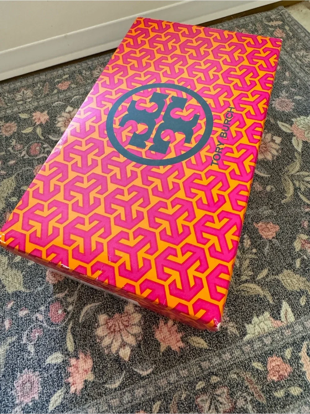 Tory Burch Romy Size 7 Tan Leather Round-Toe Heels with Bow and Logo Plaque